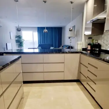 Alquiler a largo plazo de apartamento en planta media en Atalaya