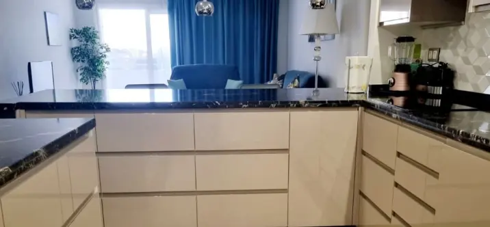 Alquiler a largo plazo de apartamento en planta media en Atalaya 1