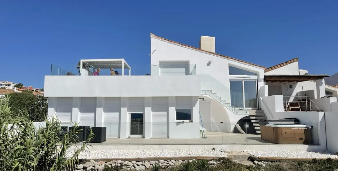 Краткосрочная аренда дома на две семьи в Estepona 47