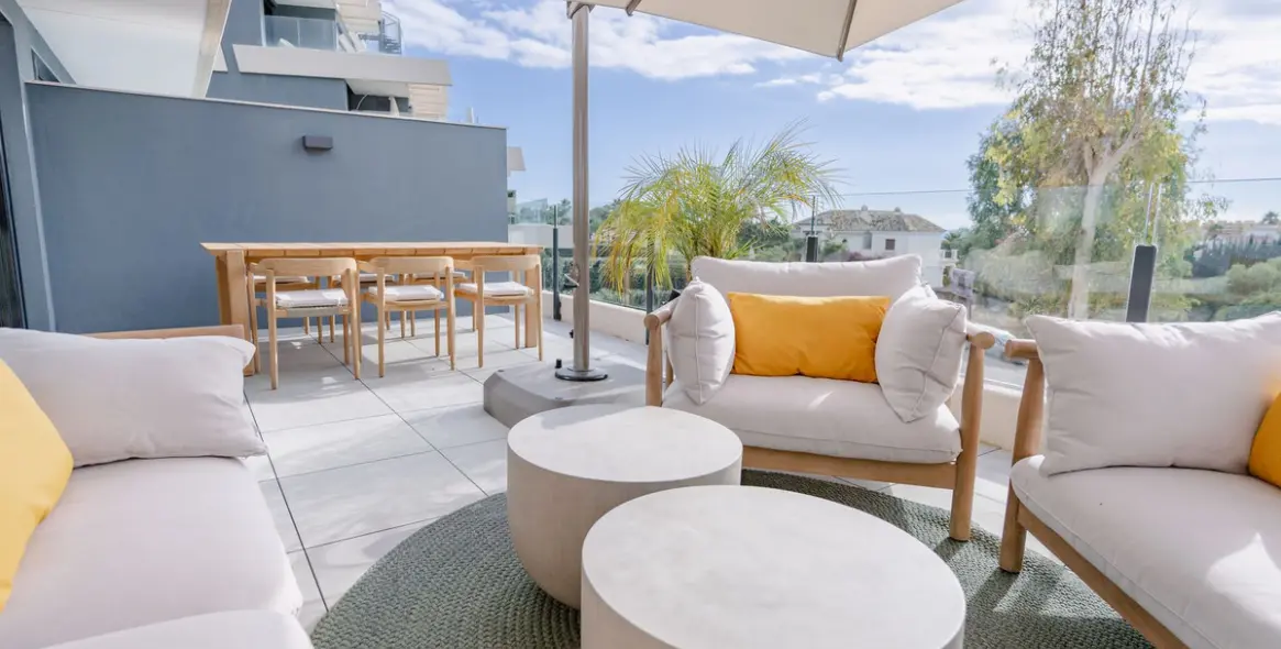 Sale of middle floor apartment in Selwo 2