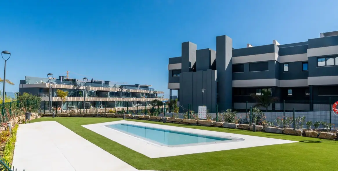 Sale of middle floor apartment in Selwo 21