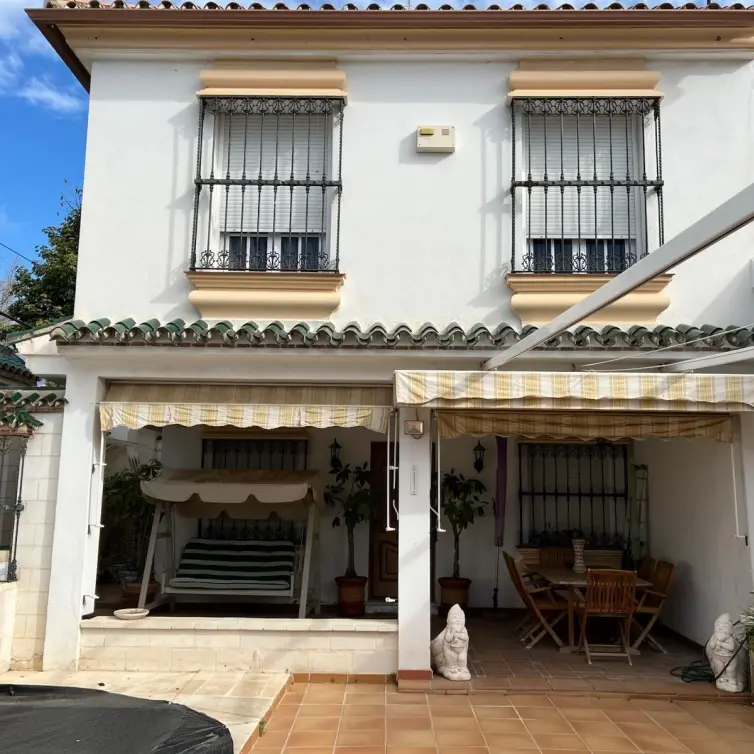 Venta de villa independiente en Nueva Andalucía