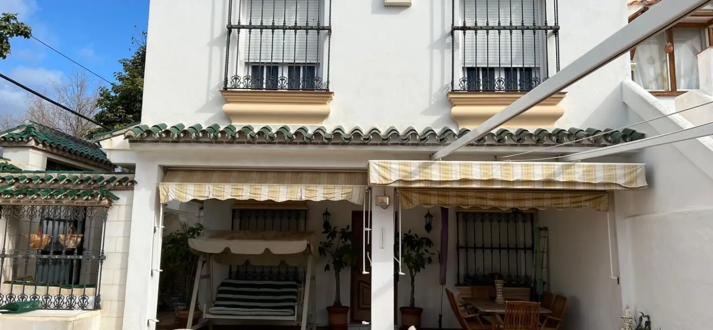 Venta de villa independiente en Nueva Andalucía 0