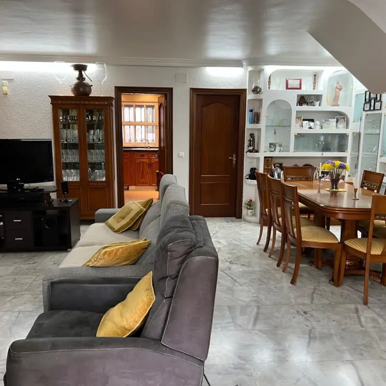 Venta de villa independiente en Nueva Andalucía