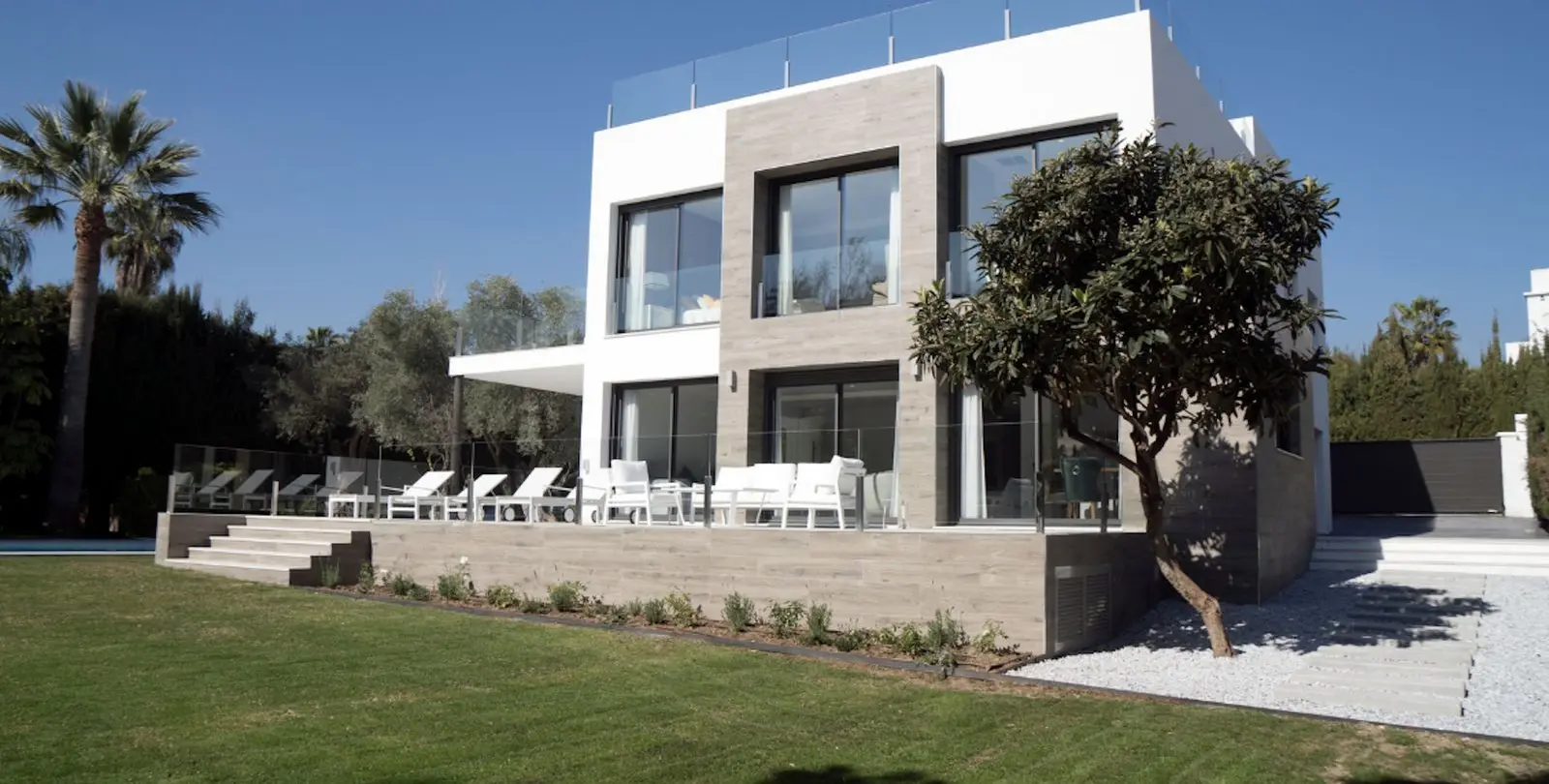Краткосрочная аренда  отдельно стоящей виллы в Nueva Andalucía 2