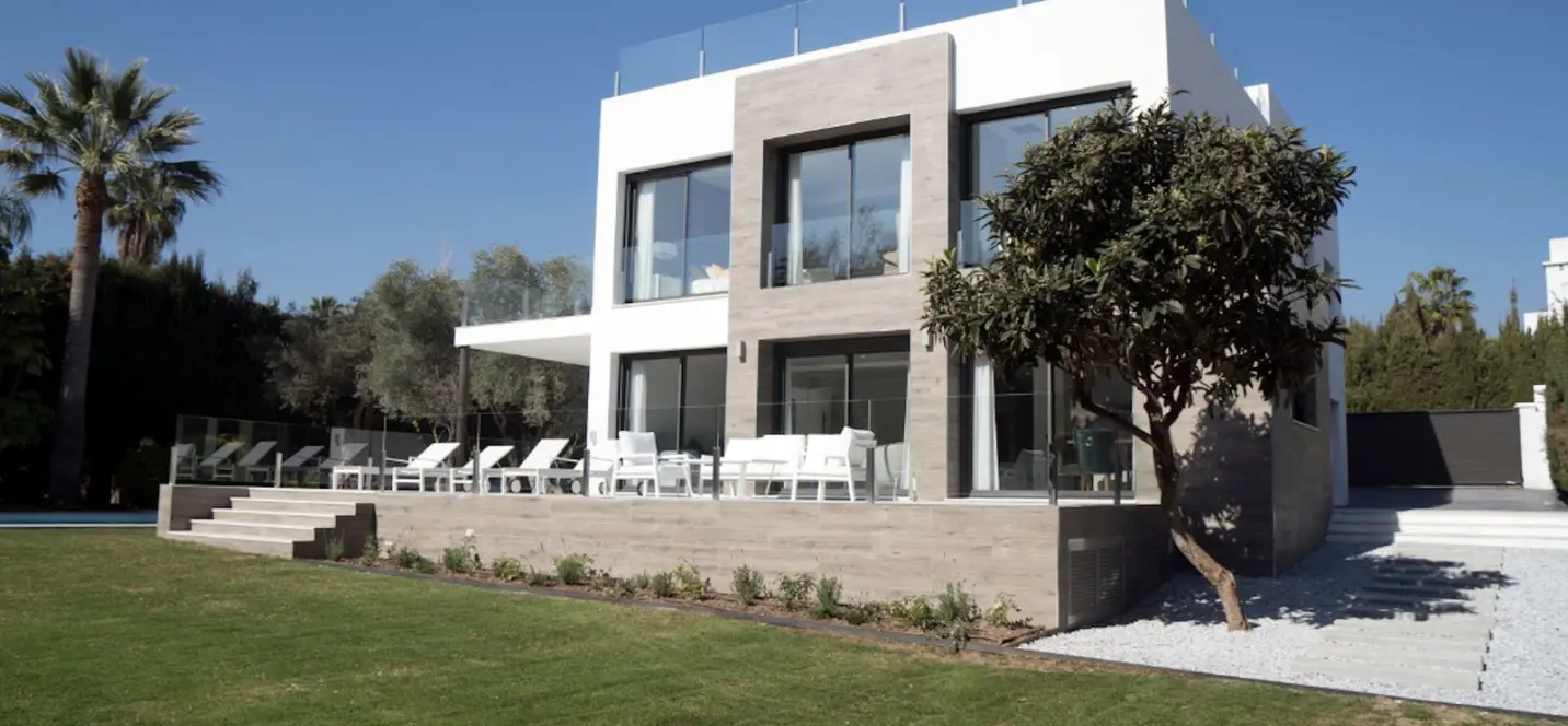 Short-term rent of detached villa in Nueva Andalucía 1