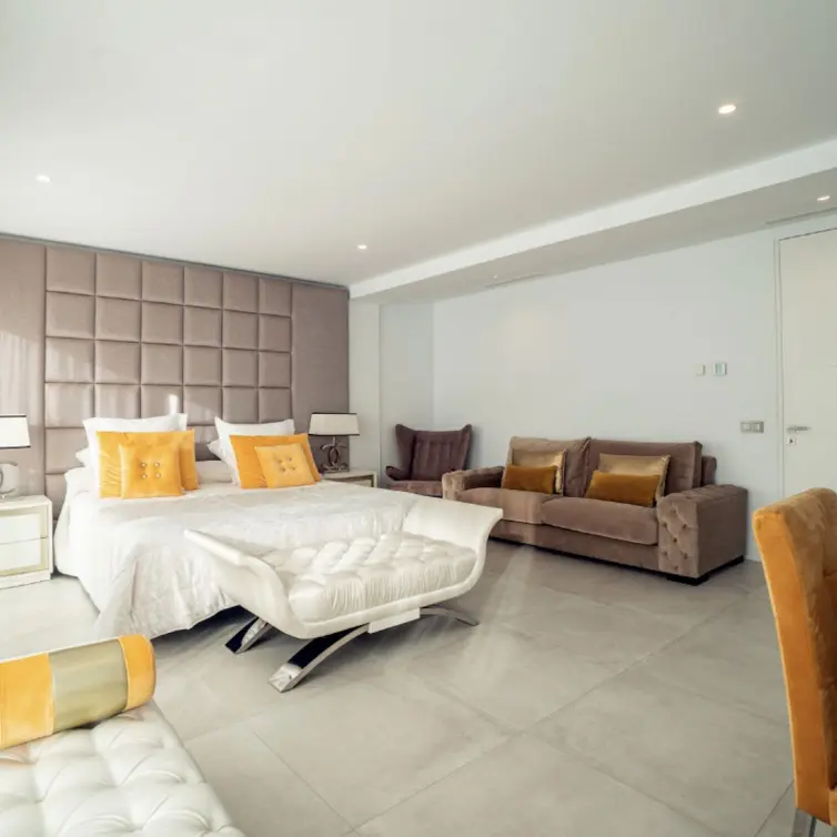 Short-term rent of detached villa in Nueva Andalucía
