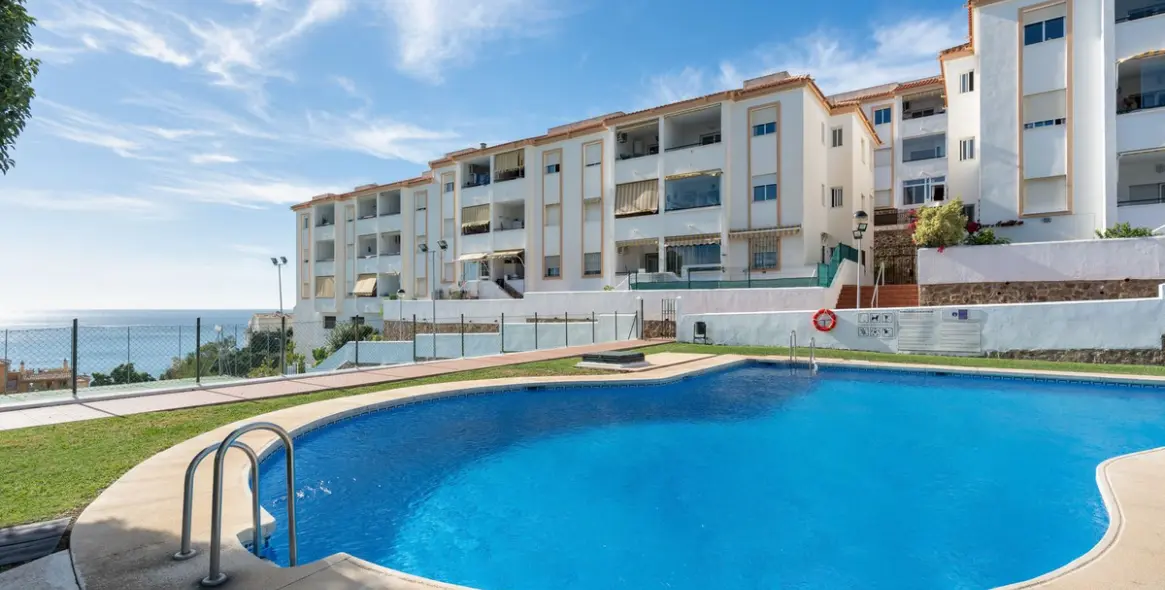 Продажа апартаментов на среднем этаже в Carvajal 5