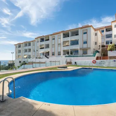 Продажа апартаментов на среднем этаже в Carvajal