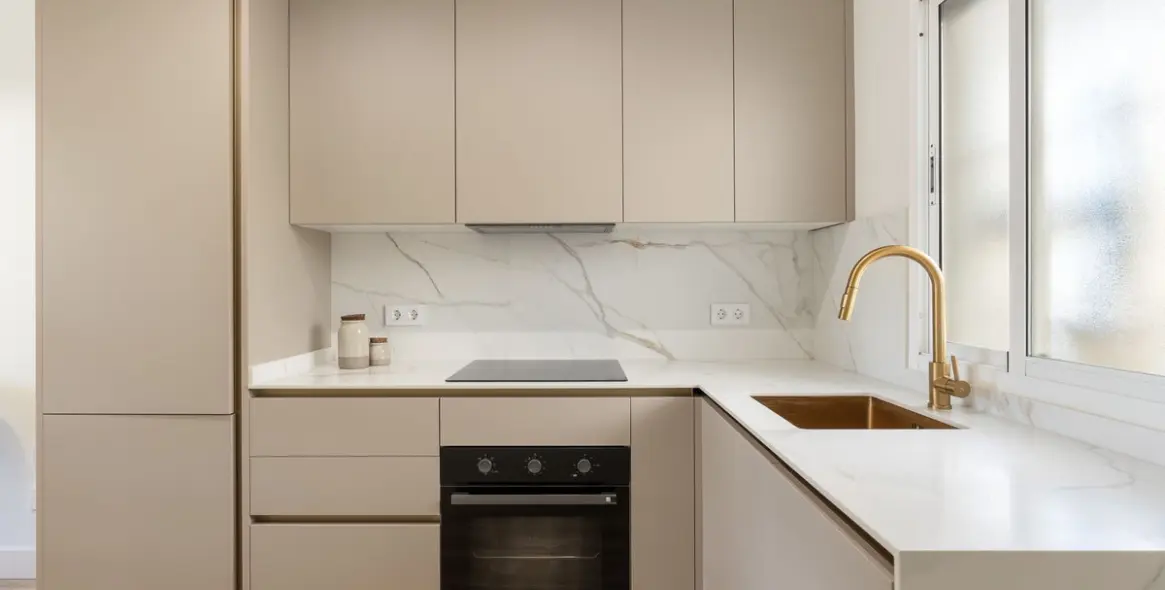 Продажа апартаментов на среднем этаже в Carvajal 9