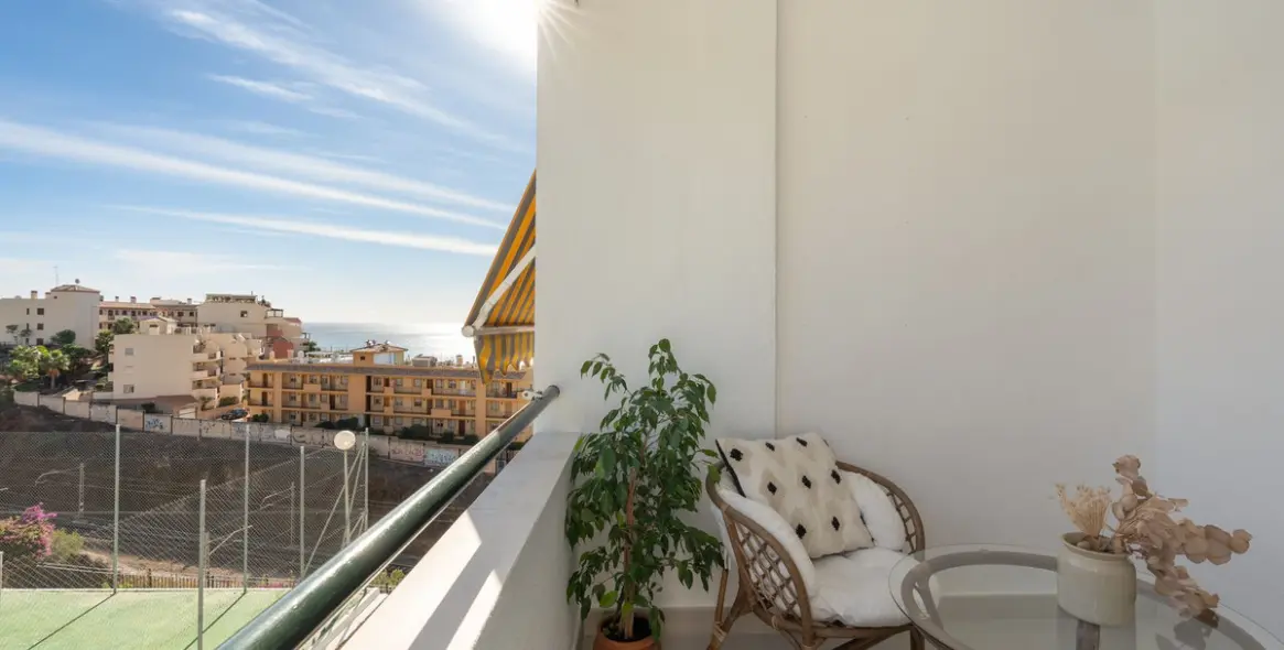 Продажа апартаментов на среднем этаже в Carvajal 22