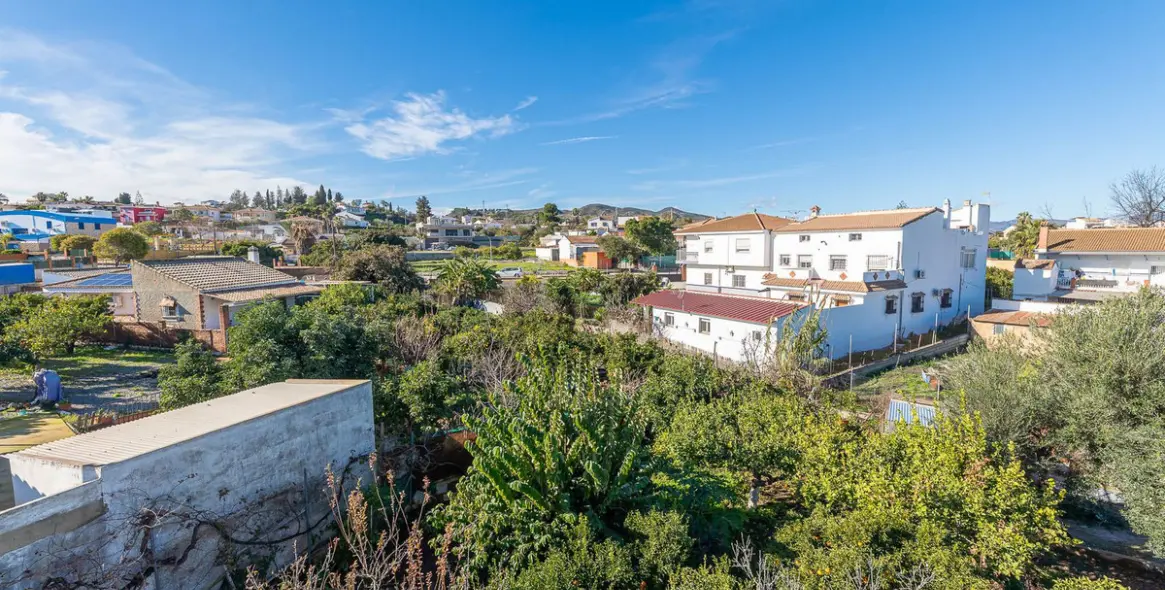 Продажа  отдельно стоящей виллы в Alhaurín de la Torre 1