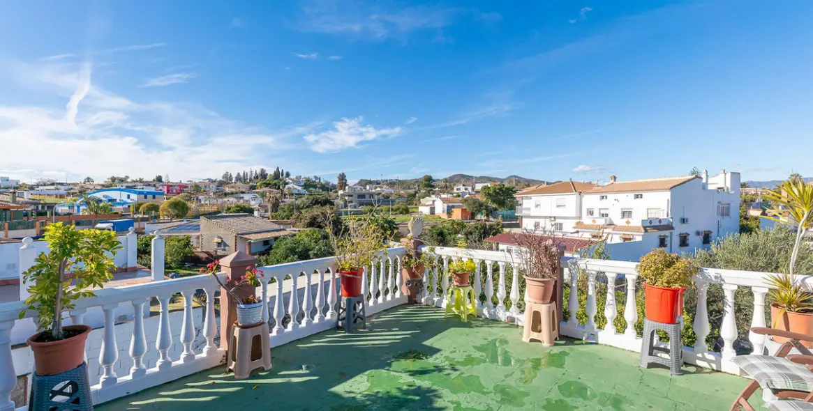 Продажа  отдельно стоящей виллы в Alhaurín de la Torre 2