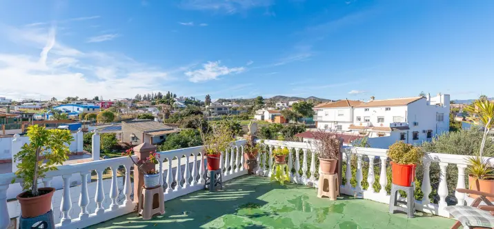 Продажа  отдельно стоящей виллы в Alhaurín de la Torre 1