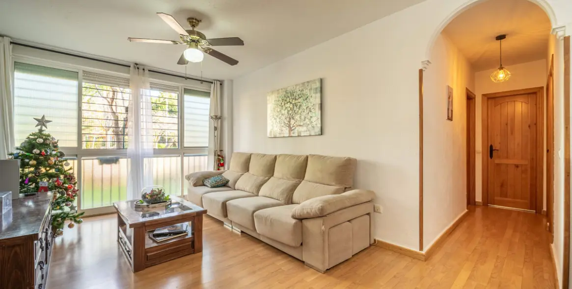 Sale of ground floor apartment in Las Lagunas 7