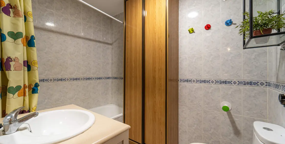 Sale of ground floor apartment in Las Lagunas 19