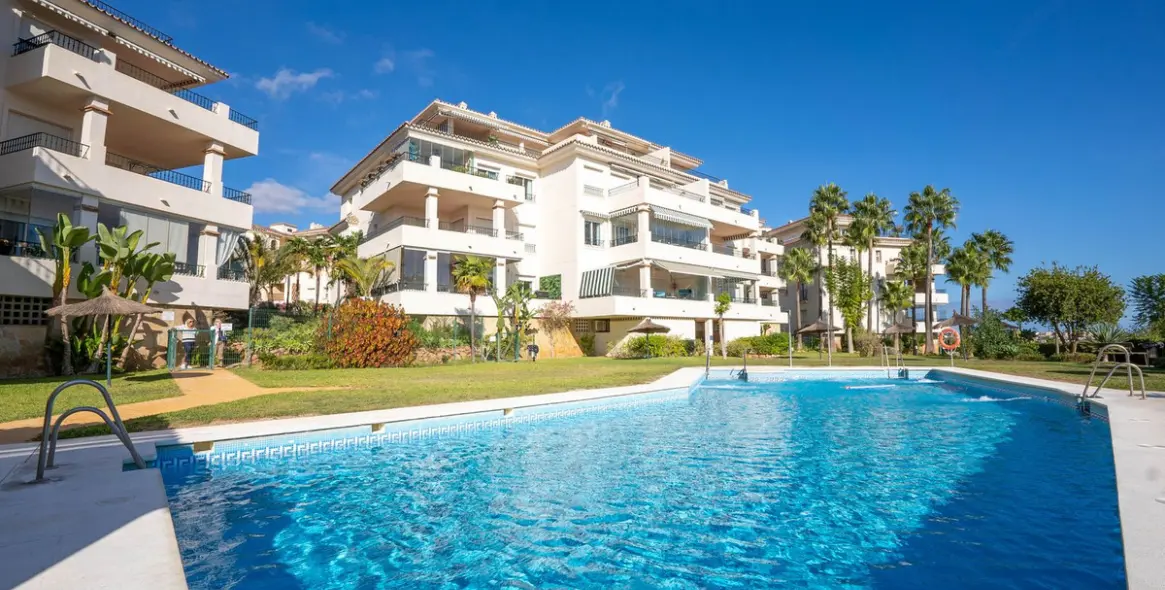 Sale of middle floor apartment in La Cala Hills 1