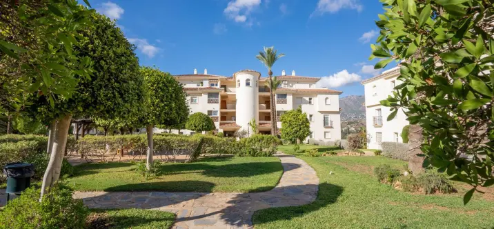 Sale of middle floor apartment in La Cala Hills 1