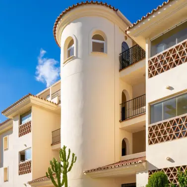 Sale of middle floor apartment in La Cala Hills