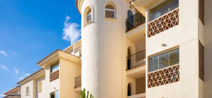 Sale of middle floor apartment in La Cala Hills 2