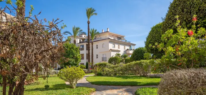 Sale of middle floor apartment in La Cala Hills 3