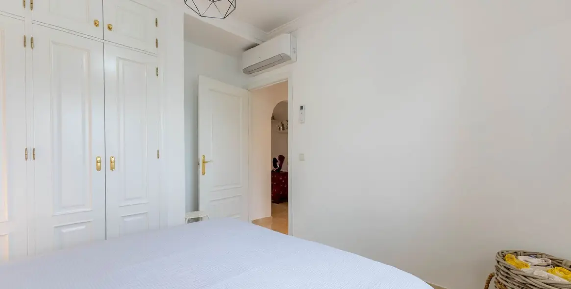 Sale of middle floor apartment in La Cala Hills 8