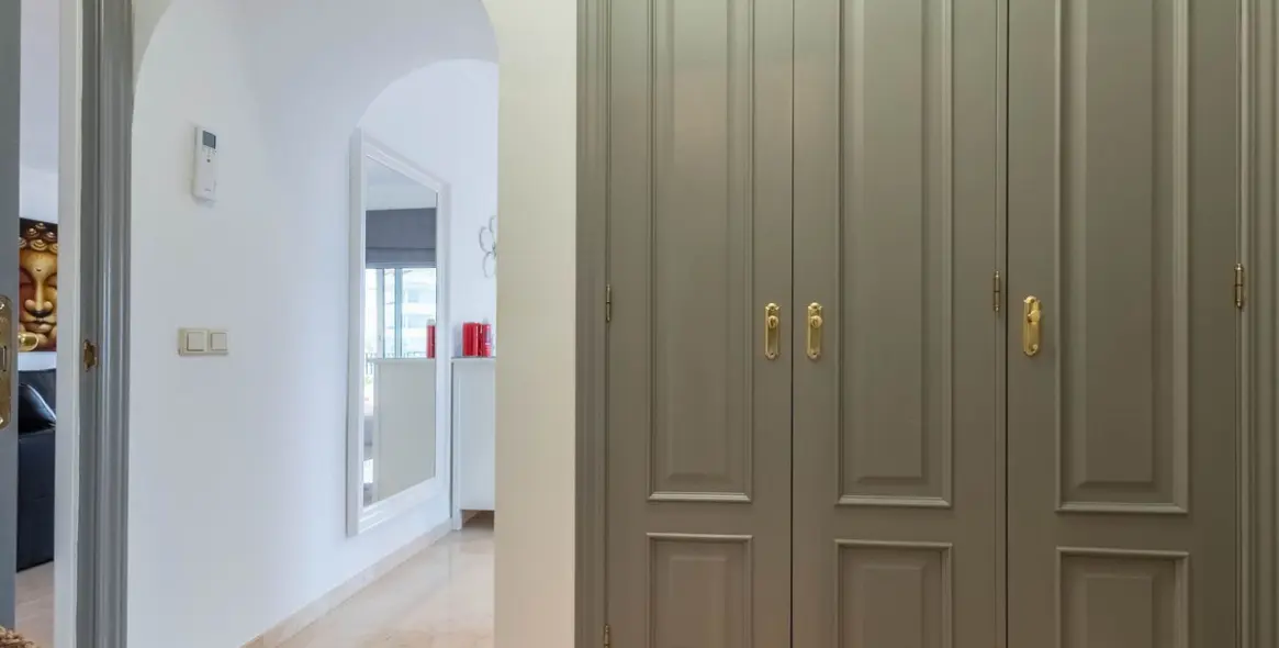 Sale of middle floor apartment in La Cala Hills 11