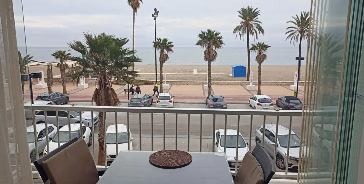 Sale of middle floor apartment in Fuengirola 1