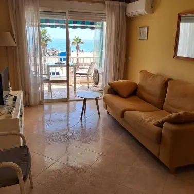 Sale of middle floor apartment in Fuengirola