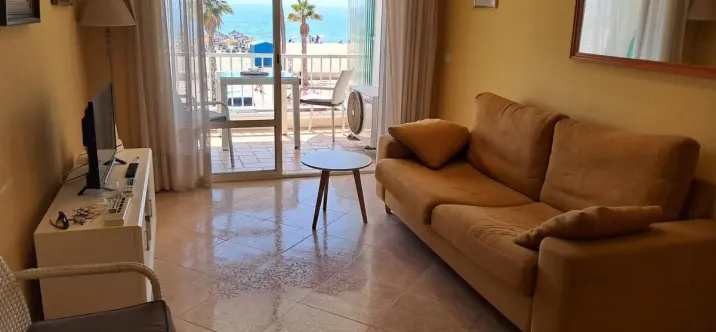 Sale of middle floor apartment in Fuengirola 1