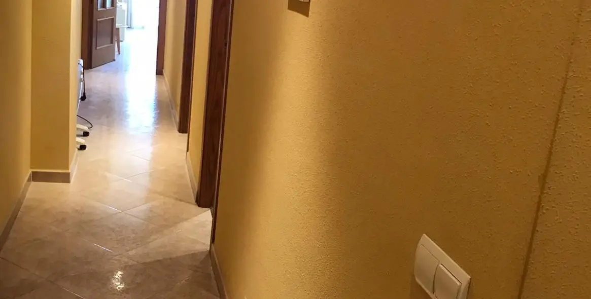 Sale of middle floor apartment in Fuengirola 11