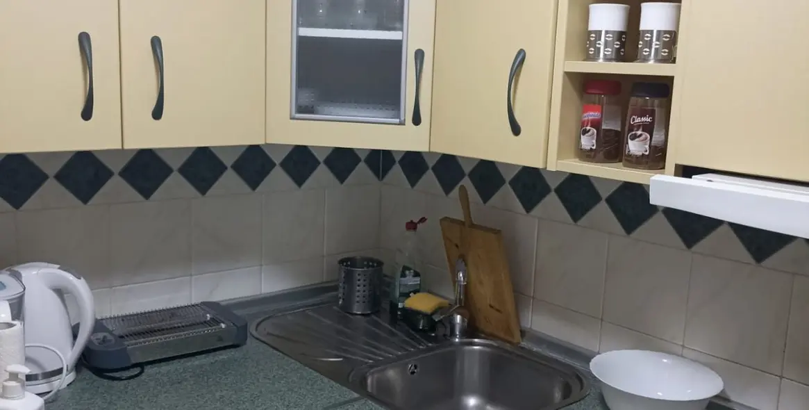 Sale of middle floor apartment in Fuengirola 12