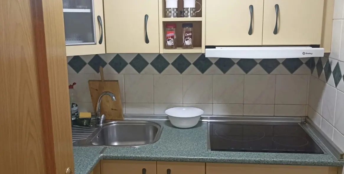 Sale of middle floor apartment in Fuengirola 14