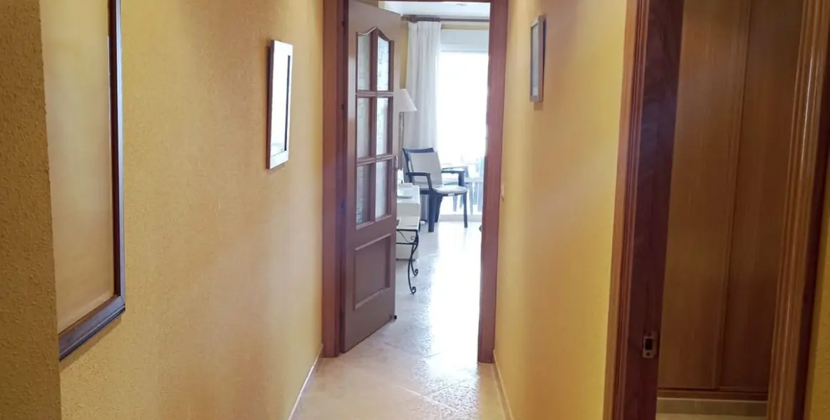 Sale of middle floor apartment in Fuengirola 16