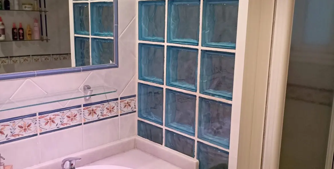 Sale of middle floor apartment in Fuengirola 22