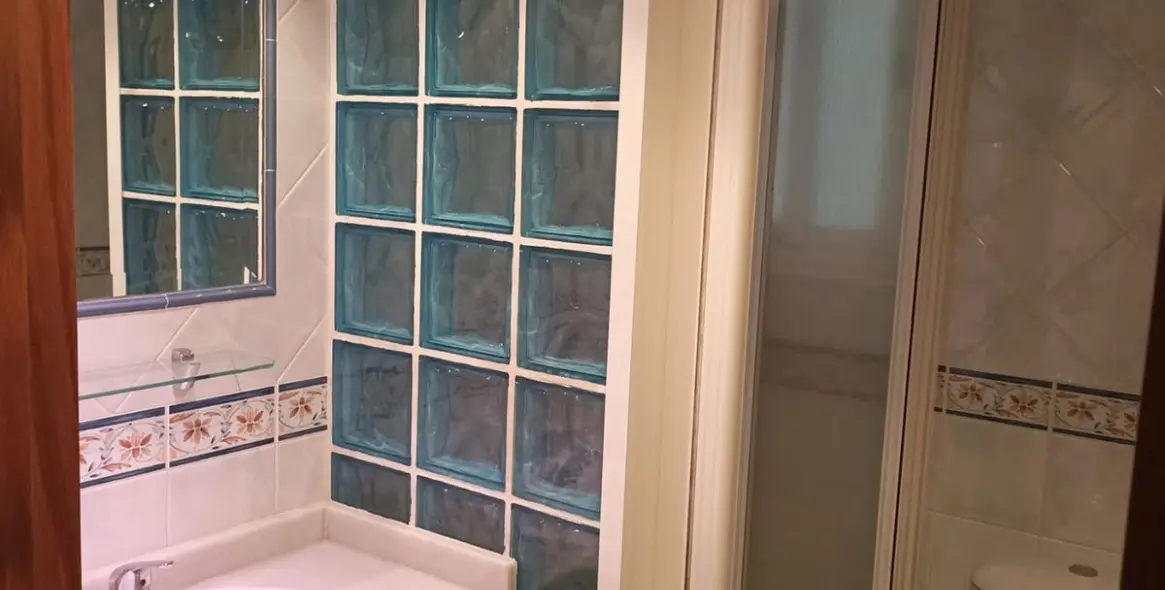 Sale of middle floor apartment in Fuengirola 23