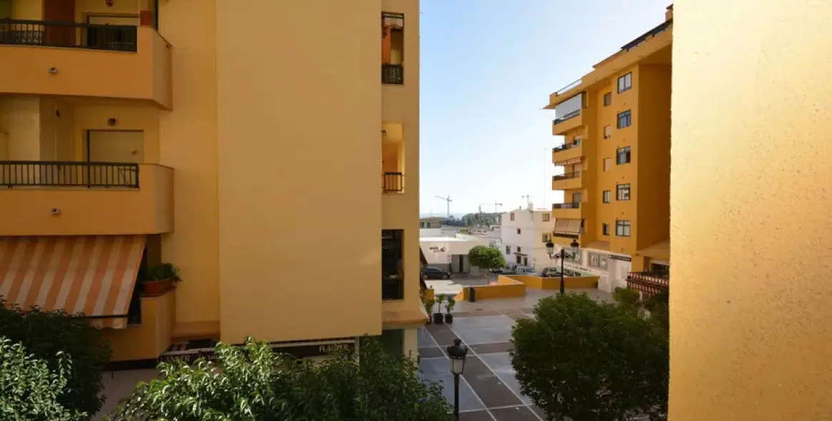 Sale of middle floor apartment in San Pedro de Alcántara 2
