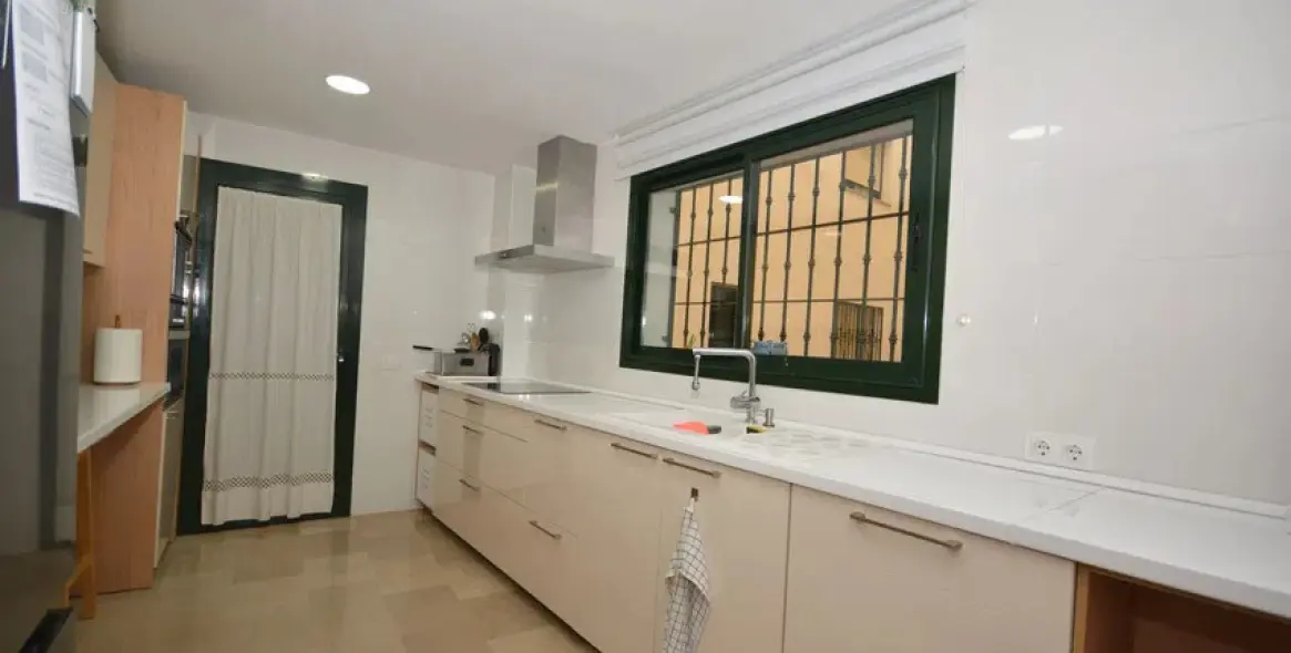 Sale of middle floor apartment in San Pedro de Alcántara 6