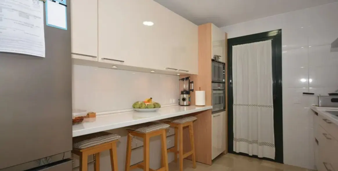 Sale of middle floor apartment in San Pedro de Alcántara 7