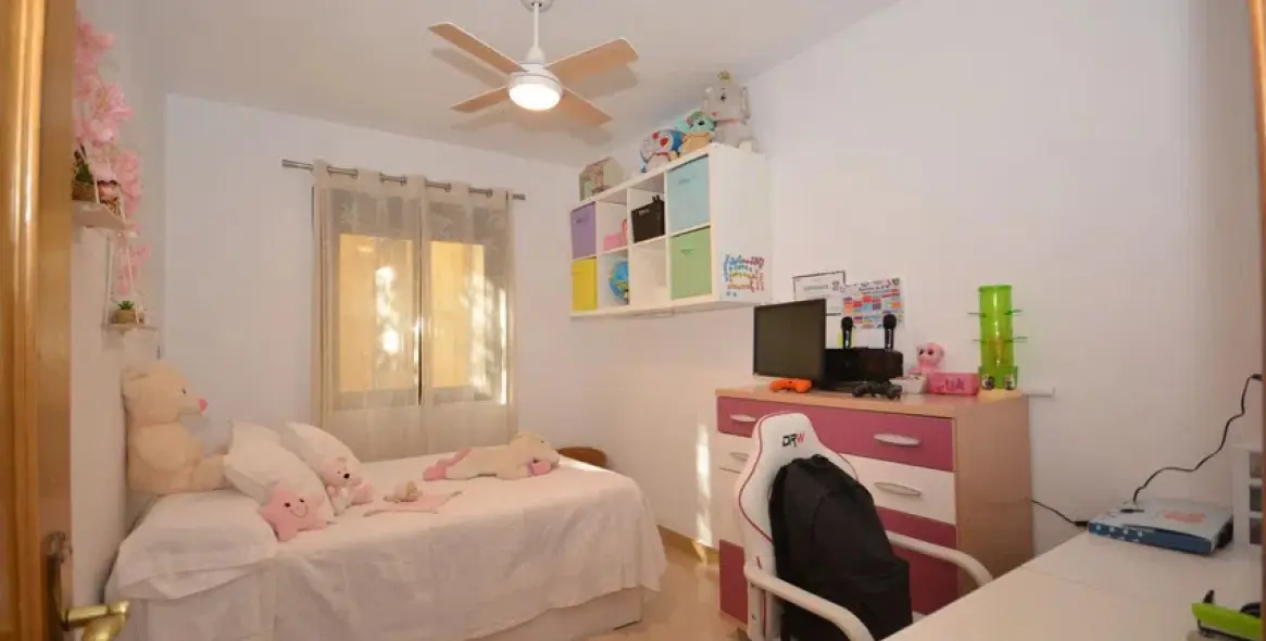 Sale of middle floor apartment in San Pedro de Alcántara 11