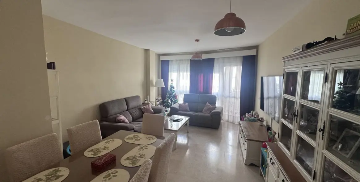 Sale of middle floor apartment in Estepona 2