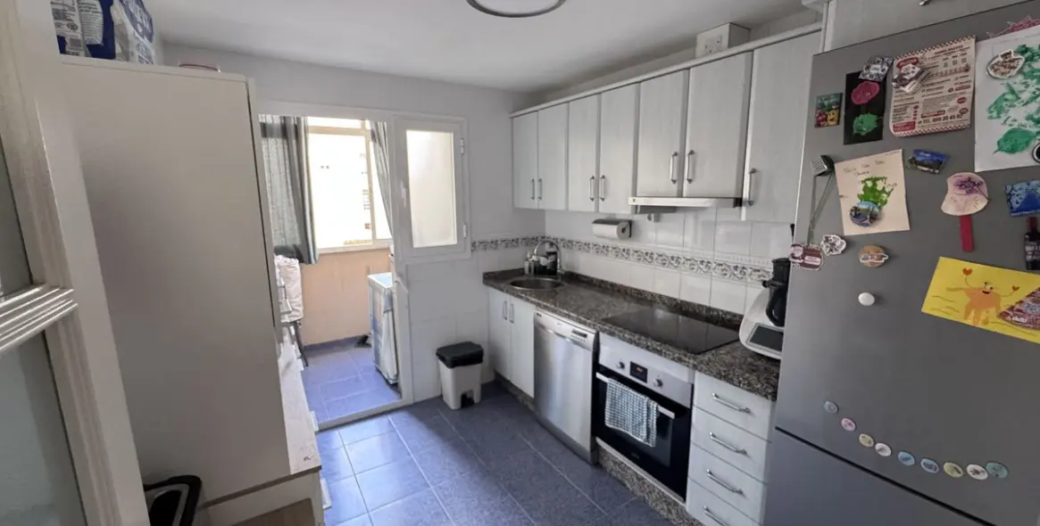 Sale of middle floor apartment in Estepona 4