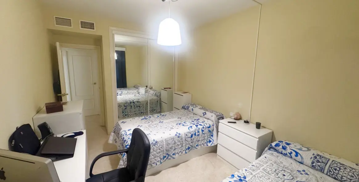 Sale of middle floor apartment in Estepona 5