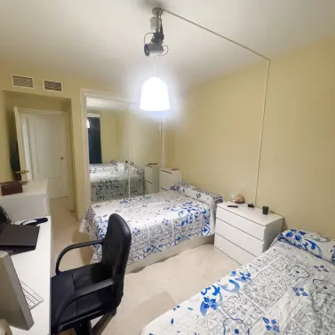 Продажа апартаментов на среднем этаже в Estepona