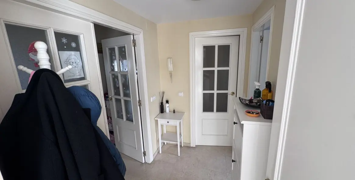 Sale of middle floor apartment in Estepona 7