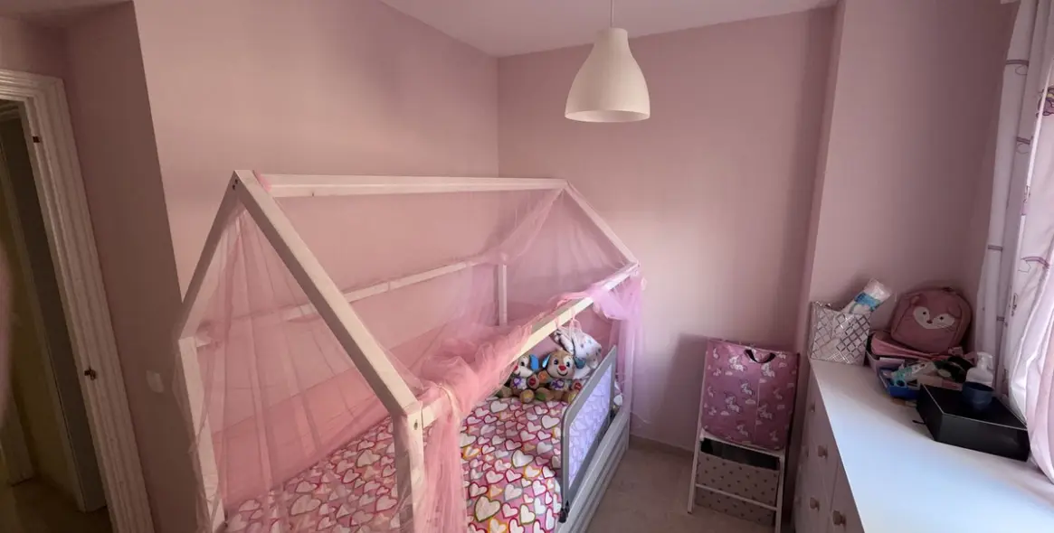 Sale of middle floor apartment in Estepona 12