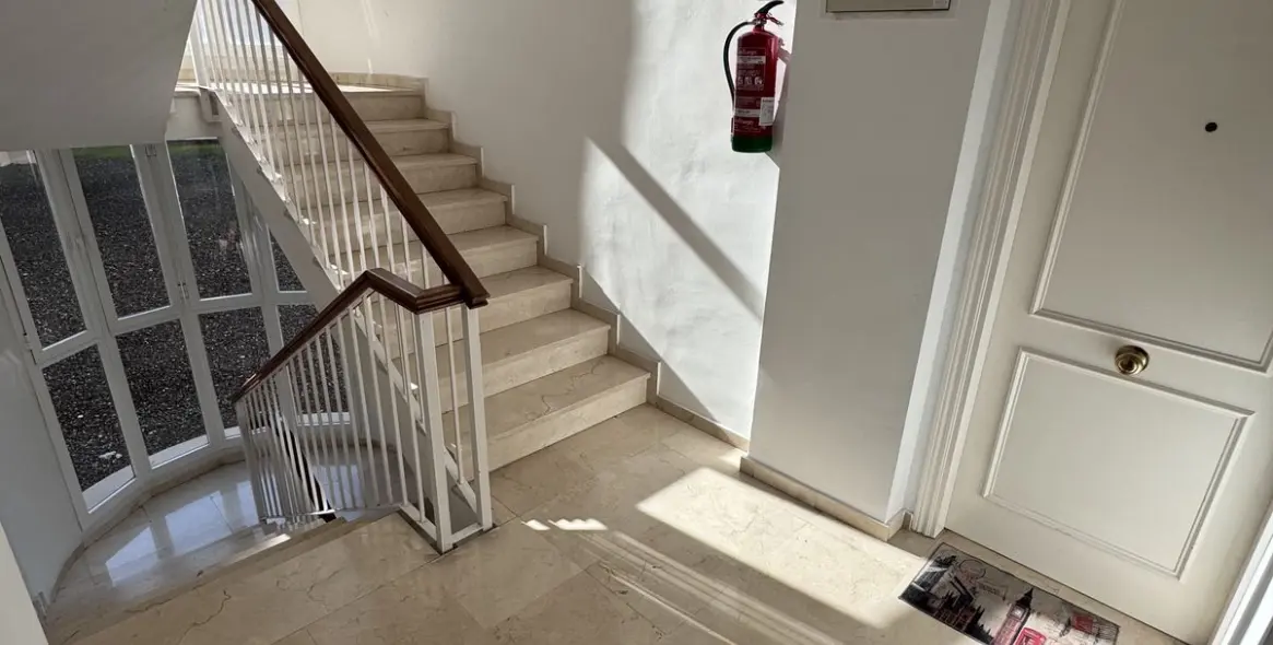 Sale of middle floor apartment in Estepona 13