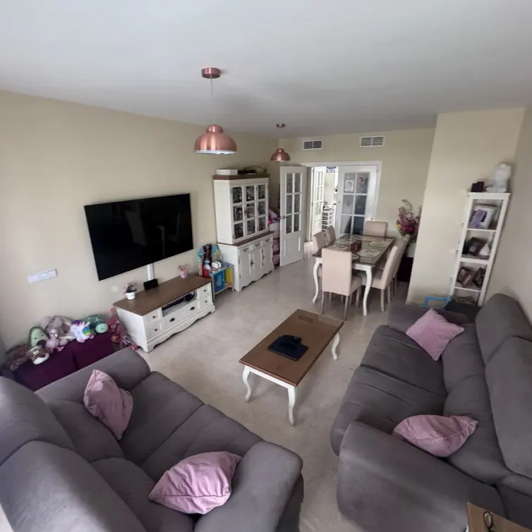 Sale of middle floor apartment in Estepona
