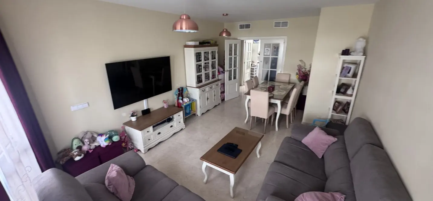 Sale of middle floor apartment in Estepona 0