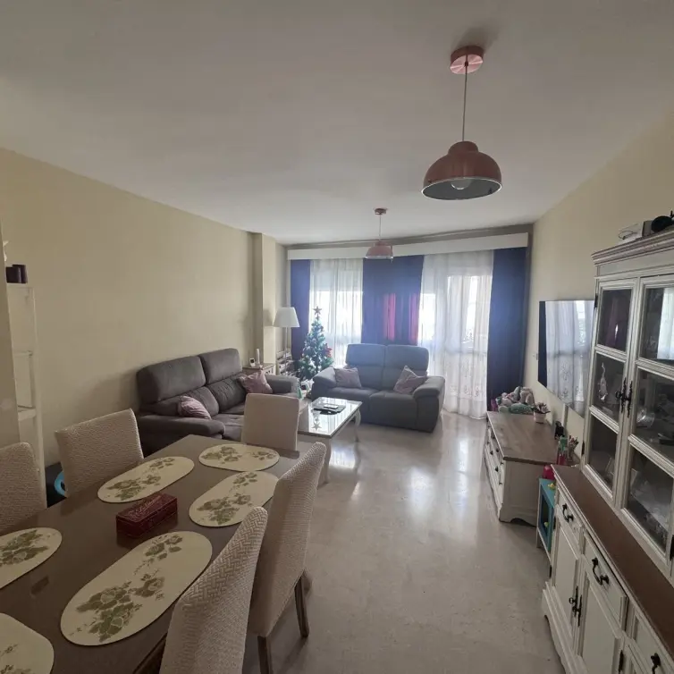 Sale of middle floor apartment in Estepona